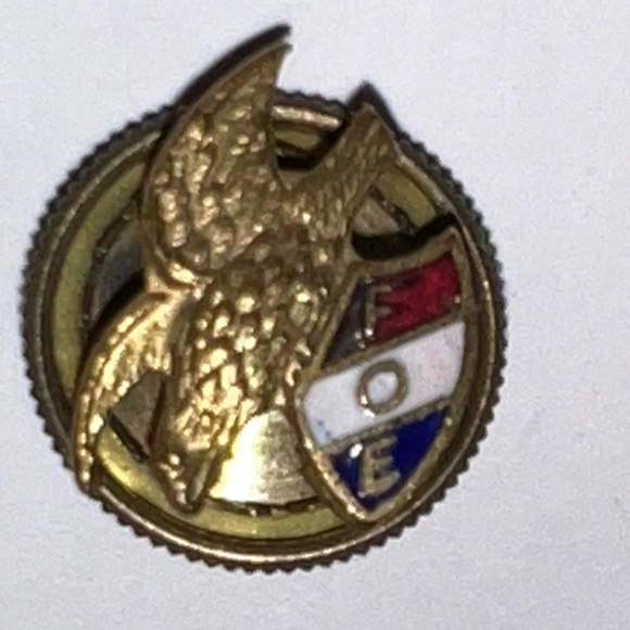 EAGLE FOE fraternal  order of eagles shield enamel lapel pin vintage screw back - Picture 7 of 9